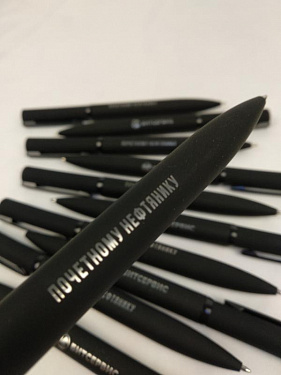 Ручка металлическая шариковая MIRROR BLACK, покрытие soft touch - «ПОЧЁТНОМУ НЕФТЯНИКУ» – «БИТСЕРВИС».  21
