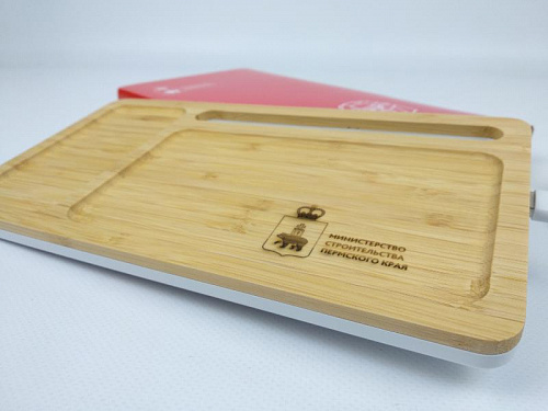 Беспроводное зарядное устройство-органайзер из бамбука «Timber» - «Строить и  Развивать» для Министерства Строительства Пермского края.  18