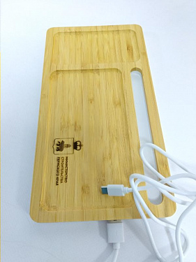 Беспроводное зарядное устройство-органайзер из бамбука «Timber» - «Строить и  Развивать» для Министерства Строительства Пермского края.  5
