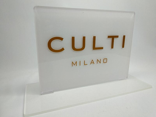 Подставка с логотипом из прозрачного акрила «CULTI MILANO» - Cалон элитных подарков «Мир подарков» - «Знаки внимания».  2