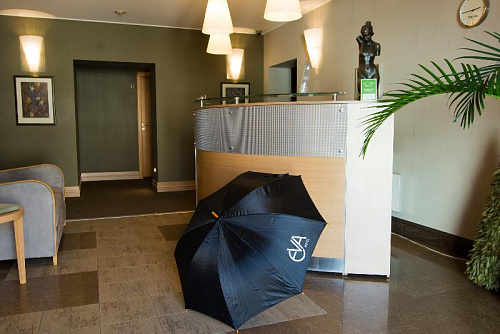  Зонт-трость «EVA HOTEL» с деревянной ручкой, полуавтомат для «Ева-Комфорт».  5