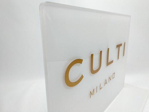 Подставка с логотипом из прозрачного акрила «CULTI MILANO» - Cалон элитных подарков «Мир подарков» - «Знаки внимания».  5
